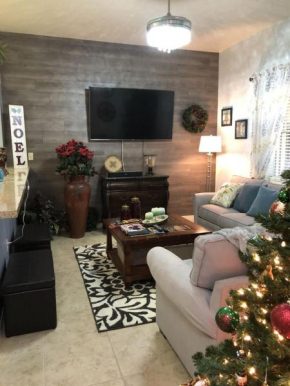 cozy & spacious condo 10min walk to beach